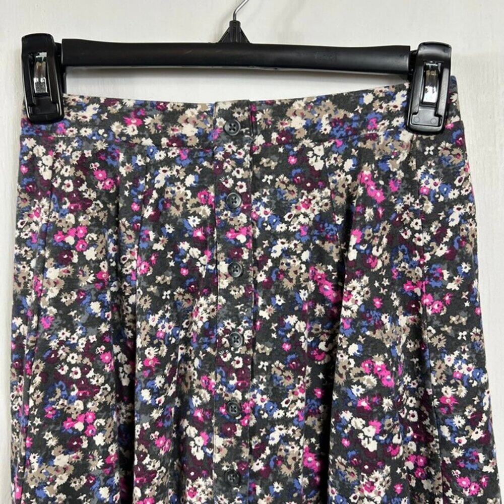 American Eagle Gray Floral Skater Skirt | Button Front Detail | Stretch Cotton B - Picture 3 of 7